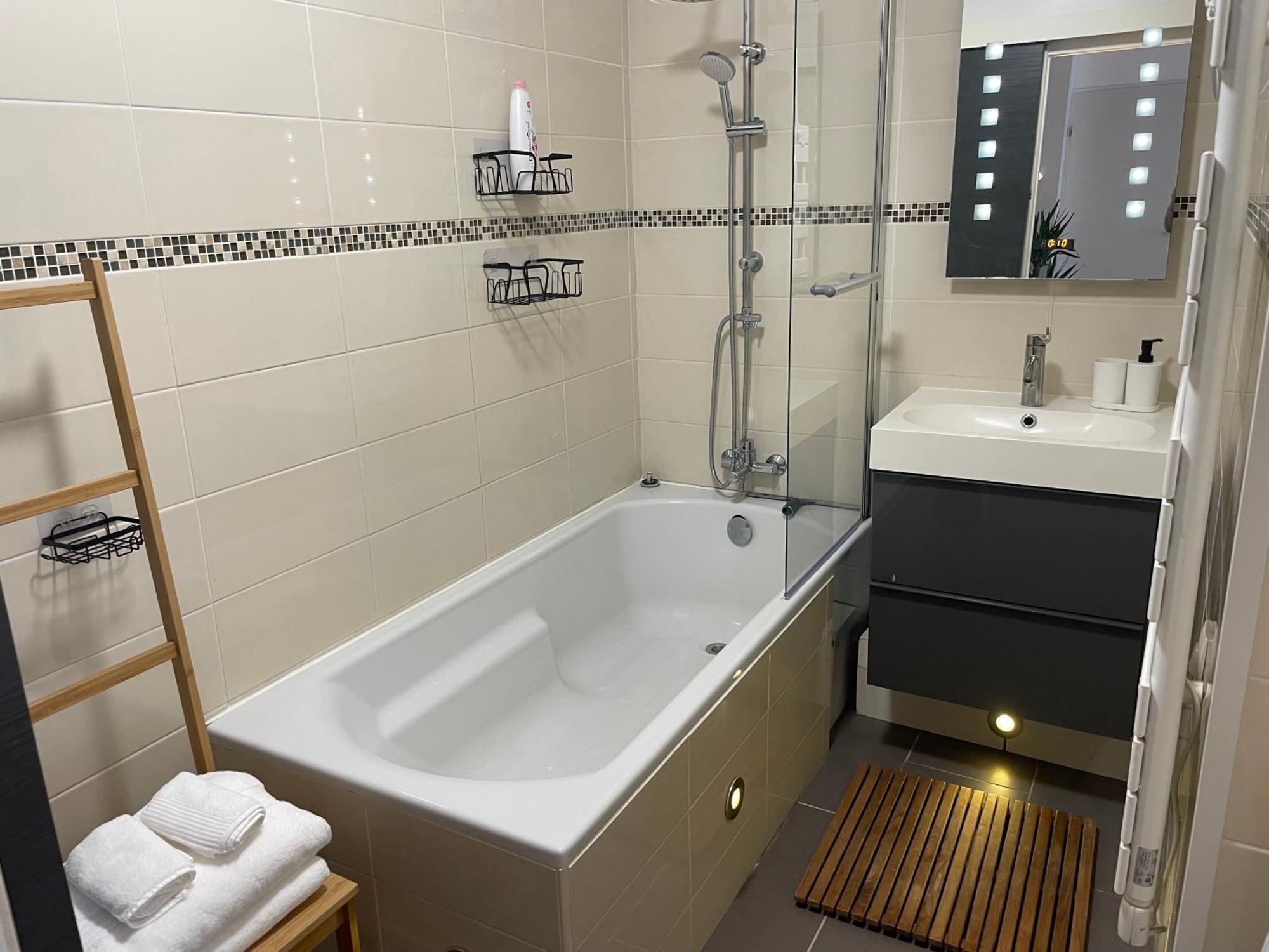 1 Bedroom With Garden, Train Station, Disneyland, Val D'Europe Bussy-Saint-Georges Eksteriør billede